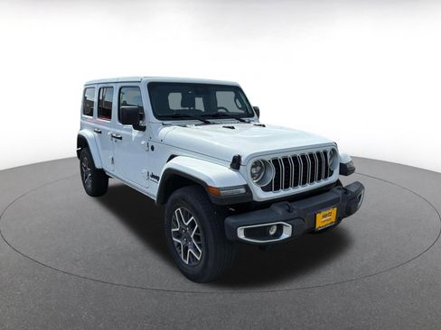 Used 2025 Jeep Wrangler Unlimited Sahara AWD/4WD image 1