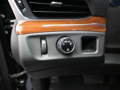Used 2019 Cadillac Escalade Luxury RWD image 12