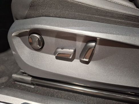 Used 2023 Volkswagen Tiguan SE R-Line image 11