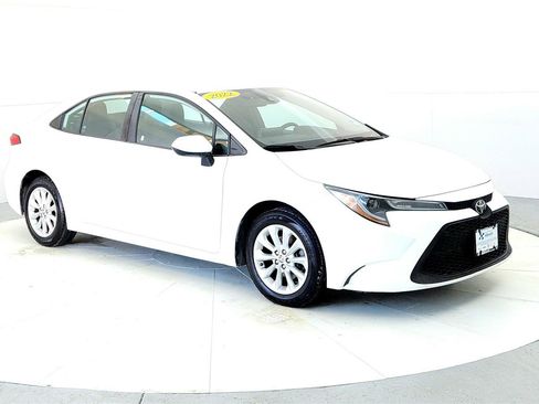 Certified 2022 Toyota Corolla LE w/ LE Convenience Package image 7