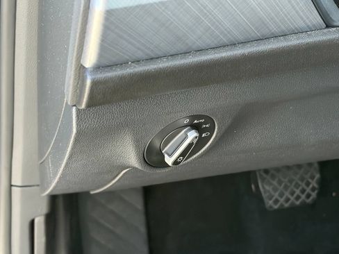 Used 2024 Volkswagen Jetta SE FWD image 8