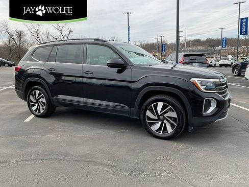 Used 2025 Volkswagen Atlas SE image 1