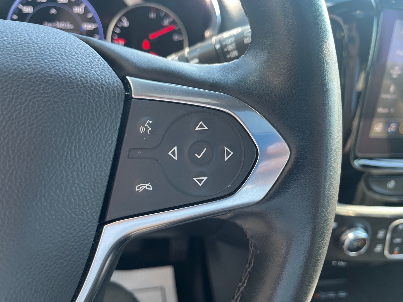 Used 2023 Chevrolet Traverse High Country AWD/4WD image 33