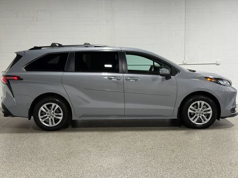 Used 2022 Toyota Sienna XLE Woodland Edition w/ Protection Package (TMS) AWD/4WD image 5