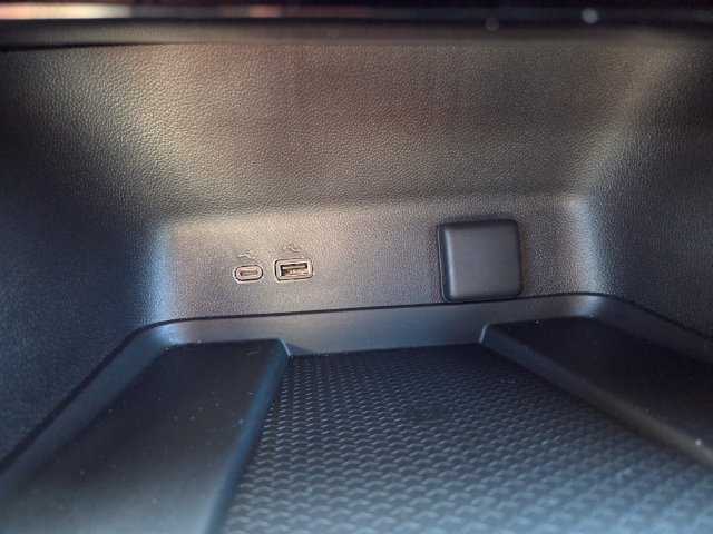 Used 2026 Chevrolet Traverse LT w/ Driver Confidence Package FWD image 29