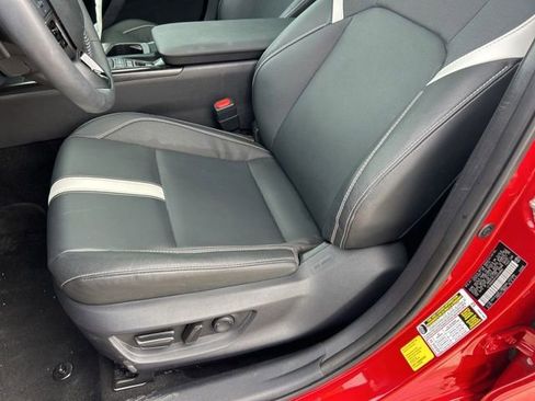 Used 2025 Toyota Camry SE w/ Convenience Package FWD image 11
