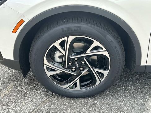 New 2025 Lincoln Nautilus Premier w/ Equipment Group 102A image 11