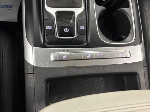 Used 2023 Kia Carnival LX FWD image 55