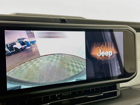 Used 2025 Jeep Wrangler Unlimited Sahara AWD/4WD image 13