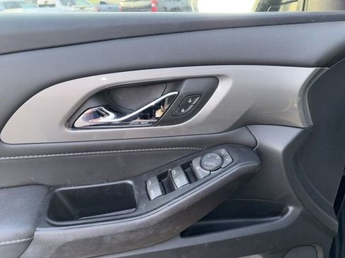 Used 2023 Chevrolet Traverse LT image 26