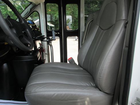 Used 2006 Chevrolet Express 3500 w/ School Bus Package RWD image 15