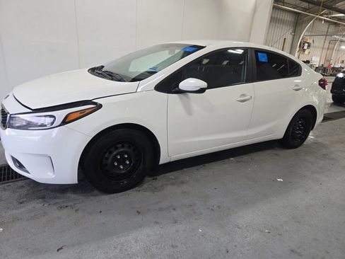 Used 2017 Kia Forte LX FWD image 2
