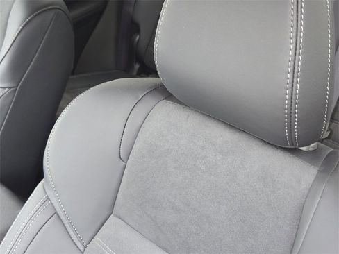 Used 2025 Mitsubishi Outlander SE image 10