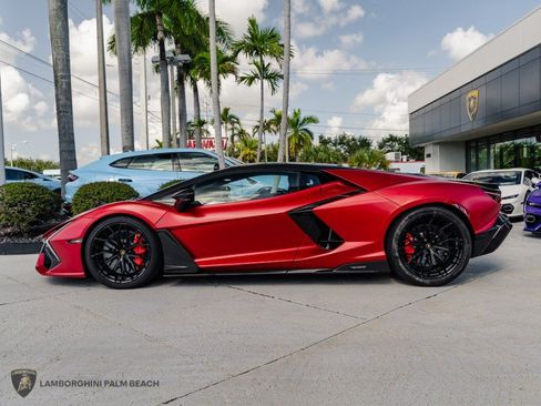 Used 2025 Lamborghini Revuelto AWD/4WD image 2