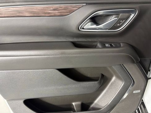 Used 2024 Chevrolet Suburban LT RWD image 41