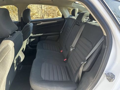 Used 2018 Ford Fusion SE image 16