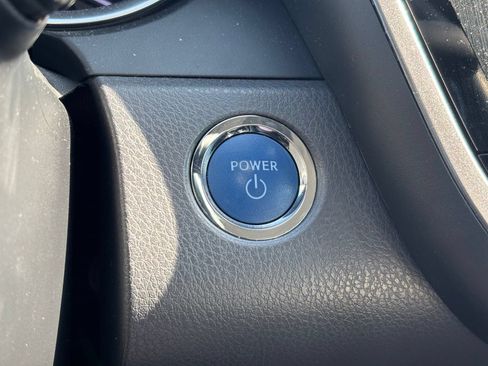 Used 2021 Toyota Camry XLE FWD image 6