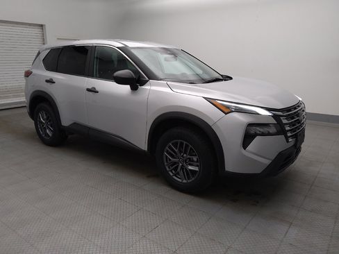 Used 2024 Nissan Rogue S AWD/4WD image 11