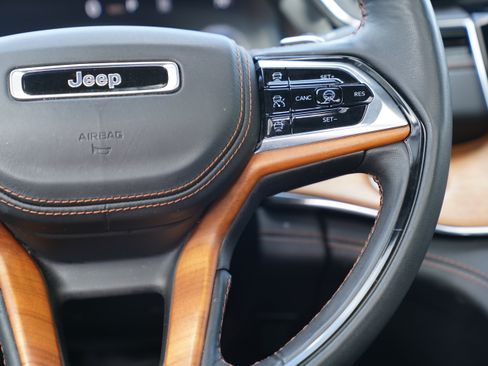 Used 2024 Jeep Grand Cherokee L Summit AWD/4WD image 21