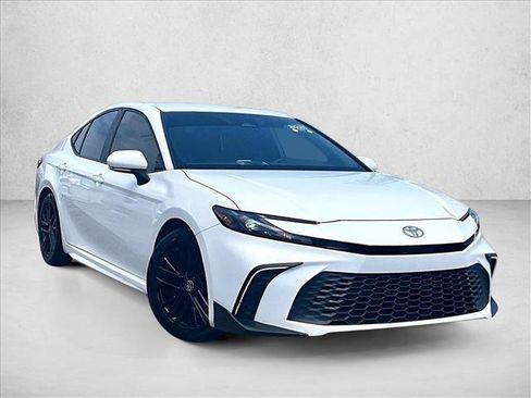 Used 2025 Toyota Camry SE FWD image 12