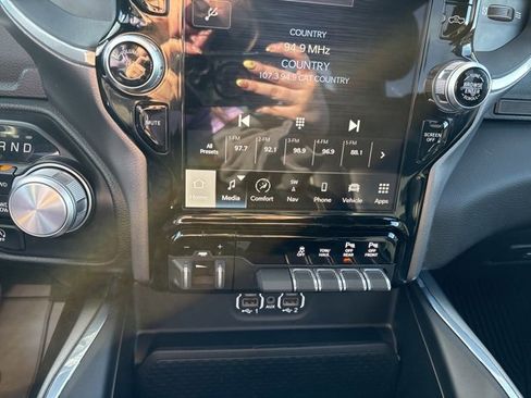 Used 2023 RAM 1500 Laramie image 24