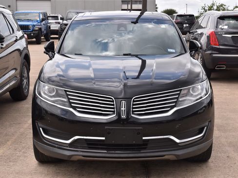 Used 2017 Lincoln MKX Reserve w/ Driver Assistance Package FWD image 3