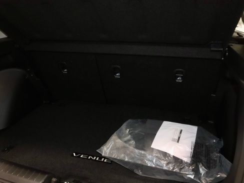 Used 2024 Hyundai Venue Limited FWD image 15