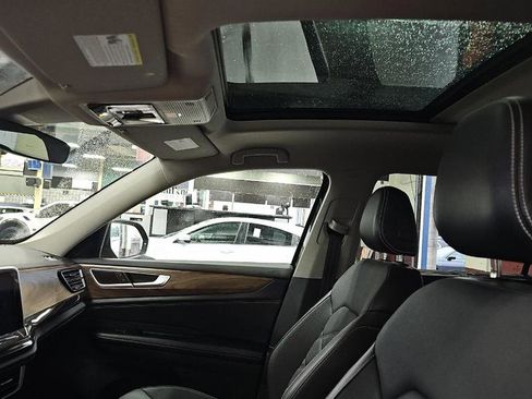 Used 2024 Volkswagen Atlas SE w/ Panoramic Sunroof Package AWD/4WD image 21