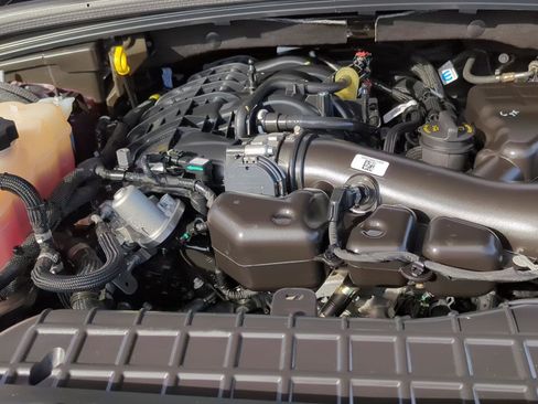 Used 2024 Jeep Grand Cherokee Altitude image 9