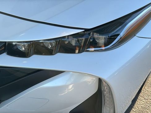 Used 2021 Toyota Prius Prime XLE image 6