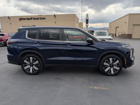 Used 2025 Mitsubishi Outlander SE AWD/4WD image 2