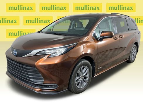 Used 2021 Toyota Sienna LE image 13