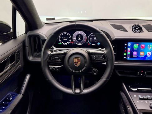 Used 2025 Porsche Cayenne GTS image 39