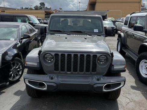 Used 2021 Jeep Gladiator Sport AWD/4WD image 2