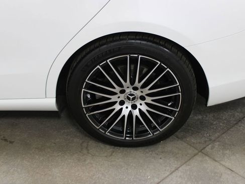 Used 2025 Mercedes-Benz C 300 4MATIC Sedan image 31