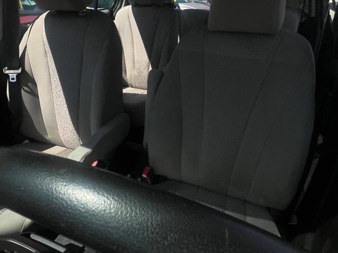 Used 2012 MAZDA MAZDA5 Touring image 12