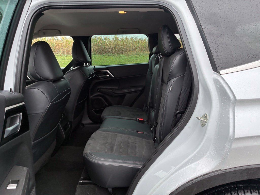 Used 2023 Mitsubishi Outlander ES AWD/4WD image 10