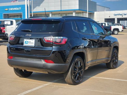 Used 2026 Jeep Compass Latitude AWD/4WD image 7