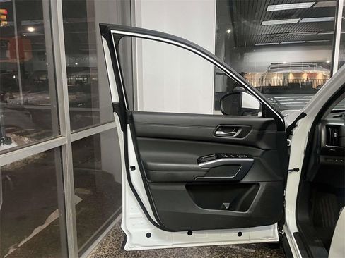 Certified 2025 Nissan Pathfinder SL w/ Cargo Package image 14