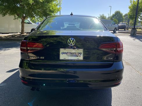 Used 2017 Volkswagen Jetta SE image 8
