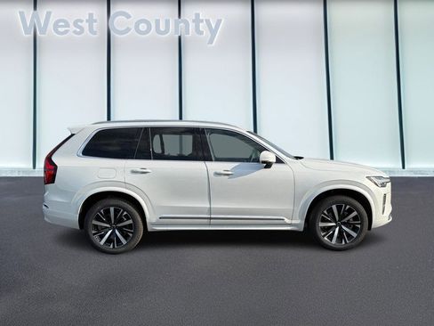 New 2026 Volvo XC90 B5 Core image 2