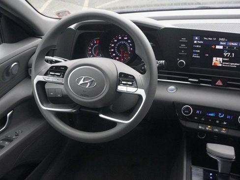 Used 2023 Hyundai Elantra SEL FWD image 25