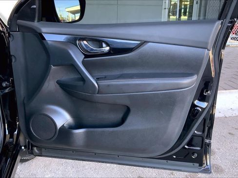 Used 2022 Nissan Rogue Sport SV image 23