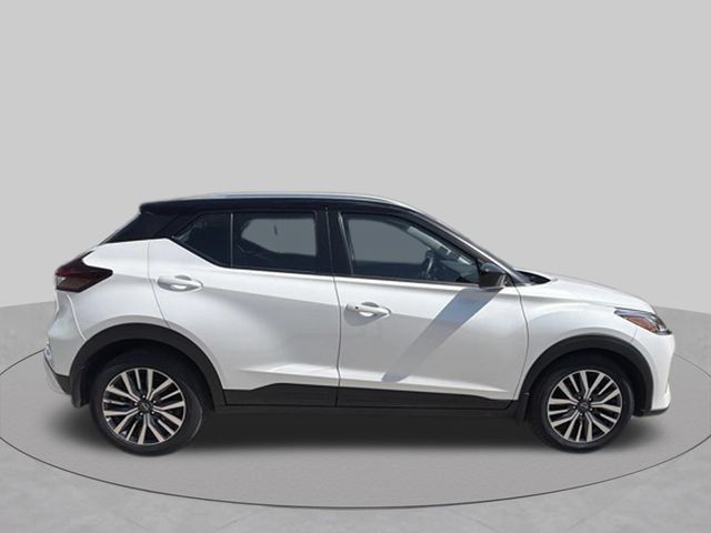 Used 2023 Nissan Kicks SV FWD image 2