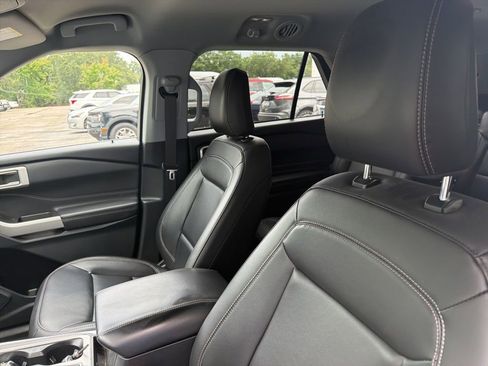 Used 2024 Ford Explorer XLT w/ Equipment Group 202A AWD/4WD image 10