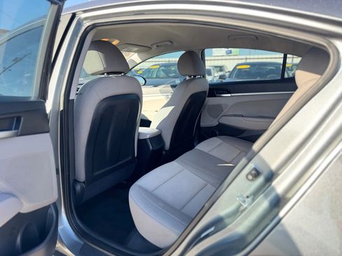 Used 2019 Hyundai Elantra SE image 30