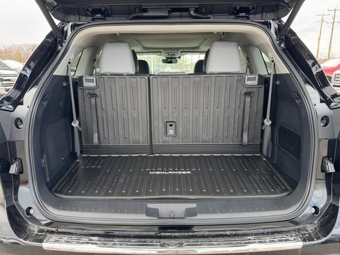 New 2026 Toyota Highlander Platinum AWD/4WD image 25