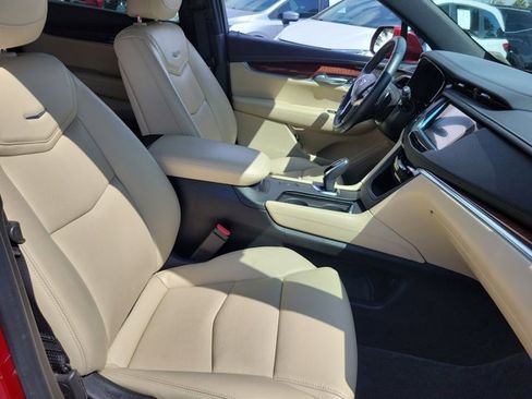 Used 2018 Cadillac XT5 Luxury w/ Driver Awareness Package image 6