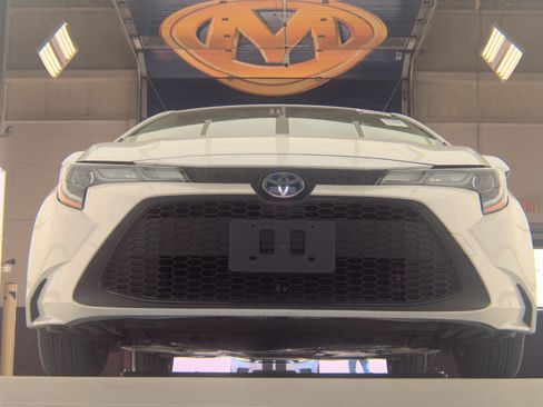 Used 2022 Toyota Corolla LE image 4