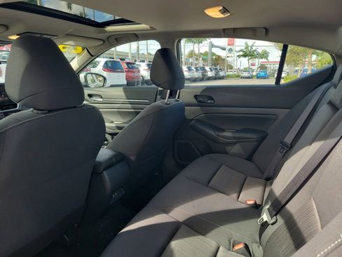 Used 2025 Nissan Altima 2.5 SV w/ SV Premium Package image 8